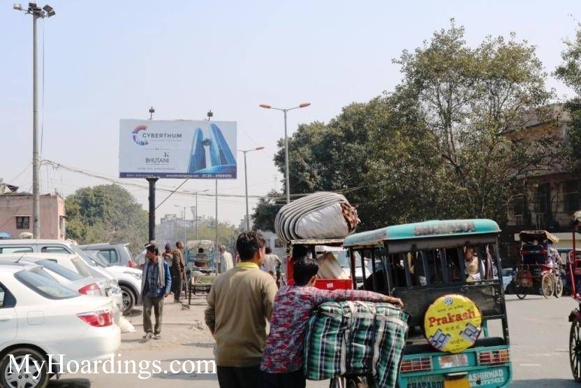 Unipole at Azad Market / Pul Mithai towards Old Delhi Railway Station in New Delhi, Best outdoor advertising company New Delhi